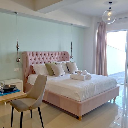 Epipleon Luxury Suites -106- Δωμάτιο 40Τμ Με Βεράντα 45Τμ Μπροστά Στην Θάλασσα นาฟปาคตอส ภายนอก รูปภาพ