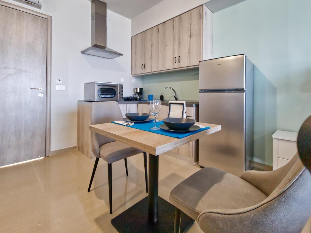 Epipleon Luxury Suites -106- Δωμάτιο 40Τμ Με Βεράντα 45Τμ Μπροστά Στην Θάλασσα นาฟปาคตอส ภายนอก รูปภาพ