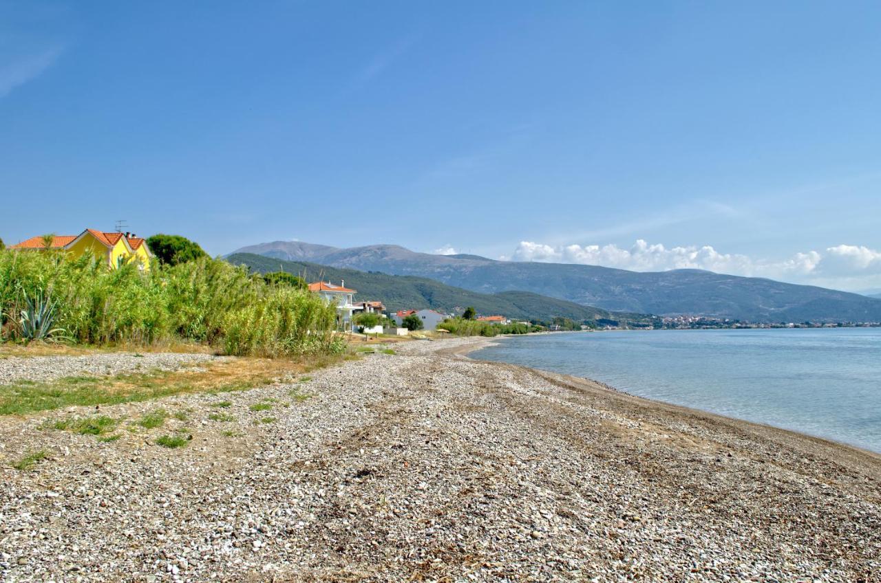 Epipleon Luxury Suites -106- Δωμάτιο 40Τμ Με Βεράντα 45Τμ Μπροστά Στην Θάλασσα นาฟปาคตอส ภายนอก รูปภาพ